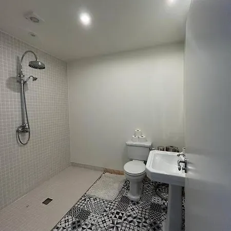 Spacious And Cozy With Ocean Views Willa Lifford