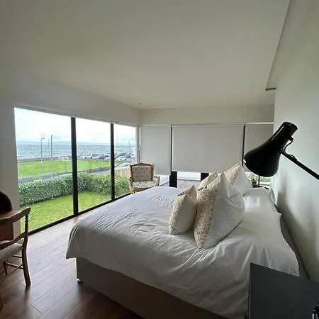 Spacious And Cozy With Ocean Views Lifford